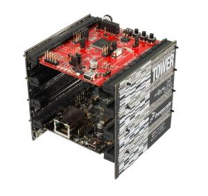 Fot. 1. Wygląd zestawu Tower z płytką jednostki
centralnej i modułu komunikacyjnego